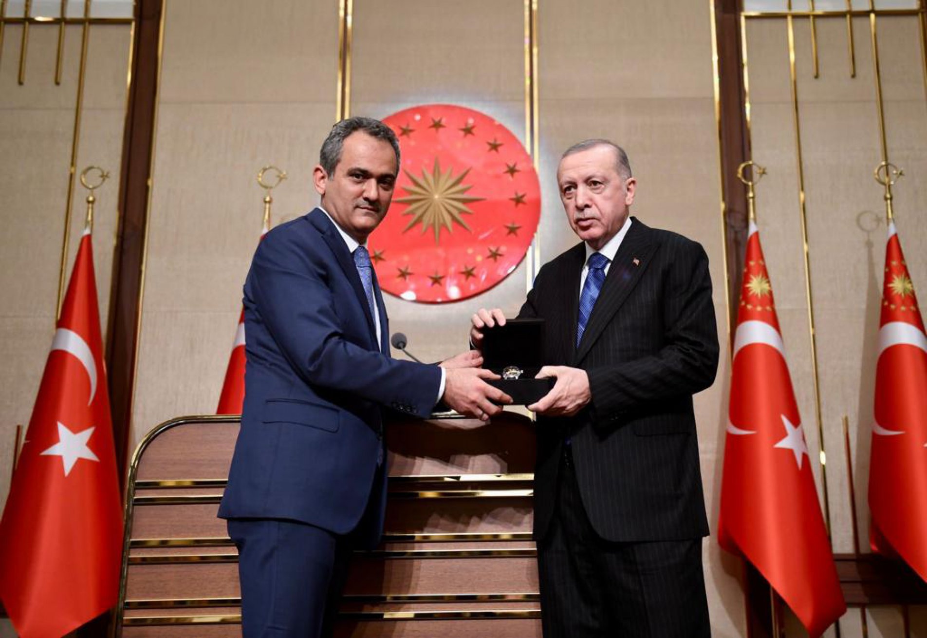 Bakan Özer Cumhurbaşkanına yanlış bilgi verince Cumhurbaşkanın öğretmenlere müjdesi havada kaldı