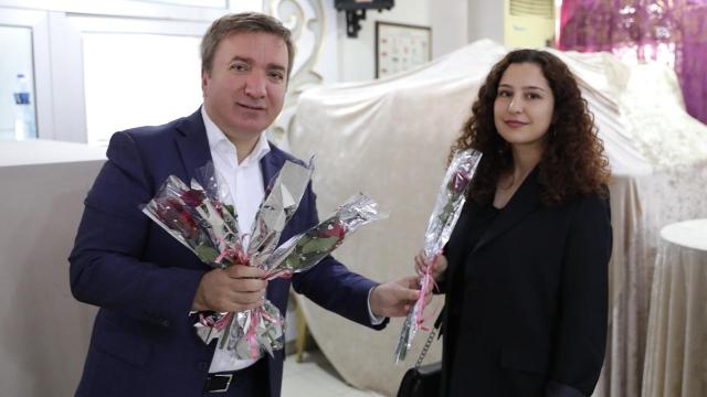 İlk ataması Aksaray'a yapılan öğretmenler karanfillerle karşılandı