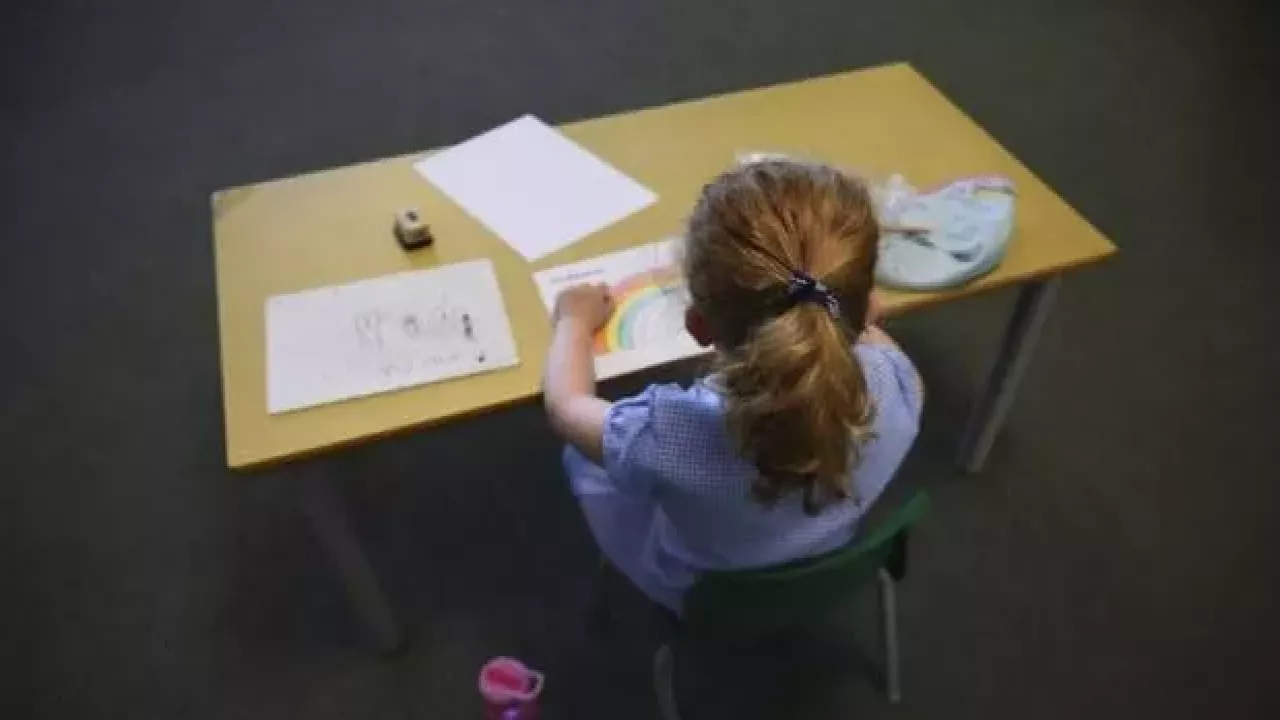 Çocuklar açlıktan silgi yiyor