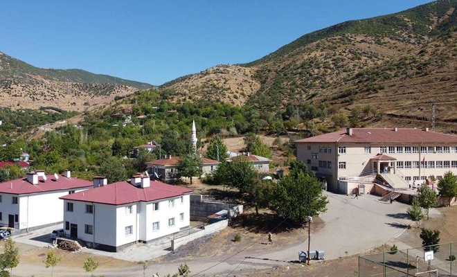 Köyden göç etmeyin diyorsunuz ama öğretmen göndermiyorsunuz