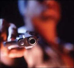 Kayınbaba Damadını namaz kılarken silahla vurdu