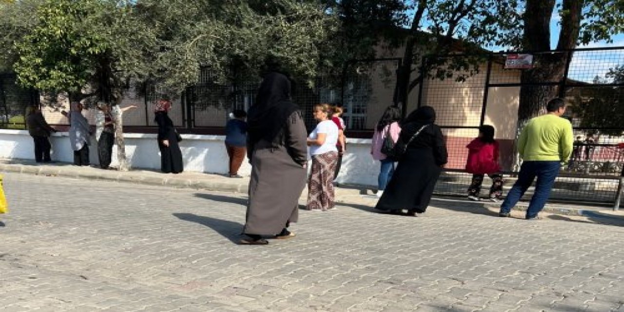 Bu okula öğrenci velilerinin girmesi yasaklandı çünkü Cimer'e şikayette bulunuyorlar.