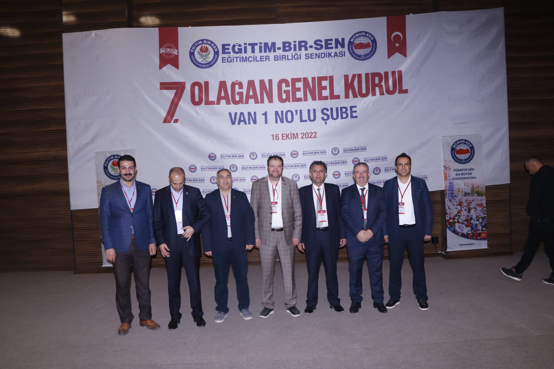 Van Eğitim Bir Sen yeni yönetim belli oldu. Mehmet Uca güven tazeledi