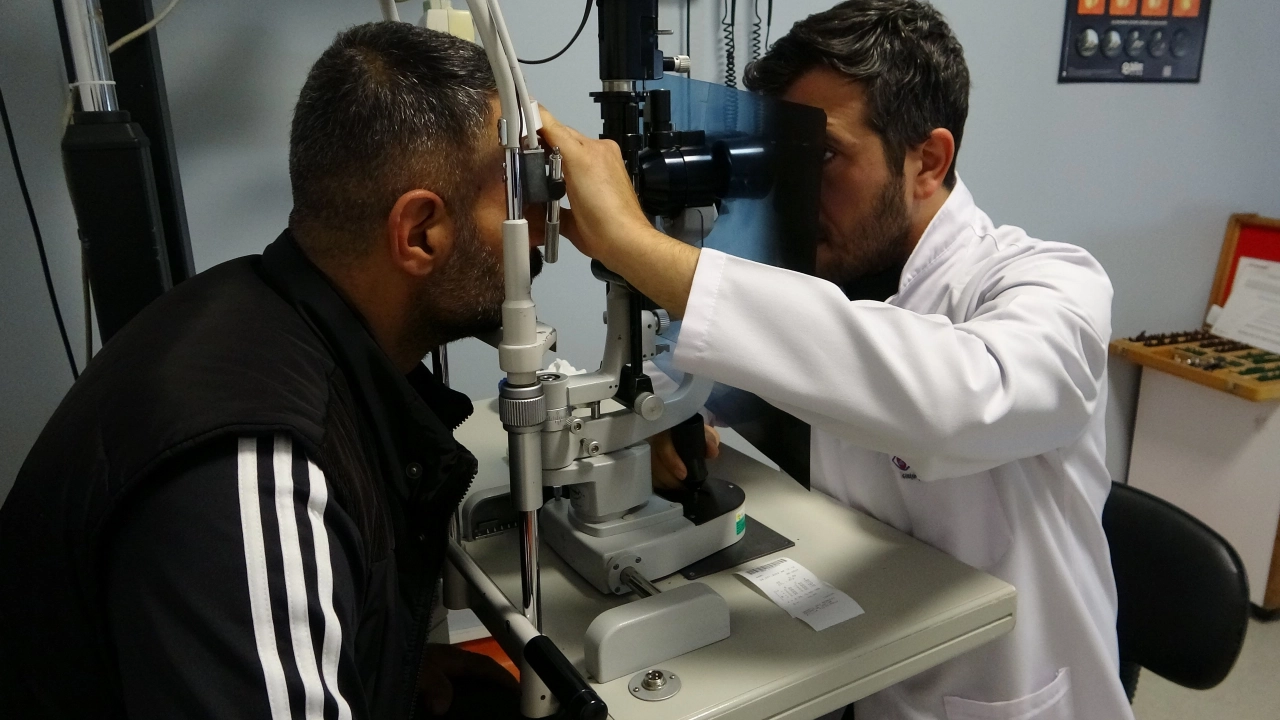 Van’da Güneş tutulmasına çıplak gözle bakan 10 vatandaşta görme kaybı!