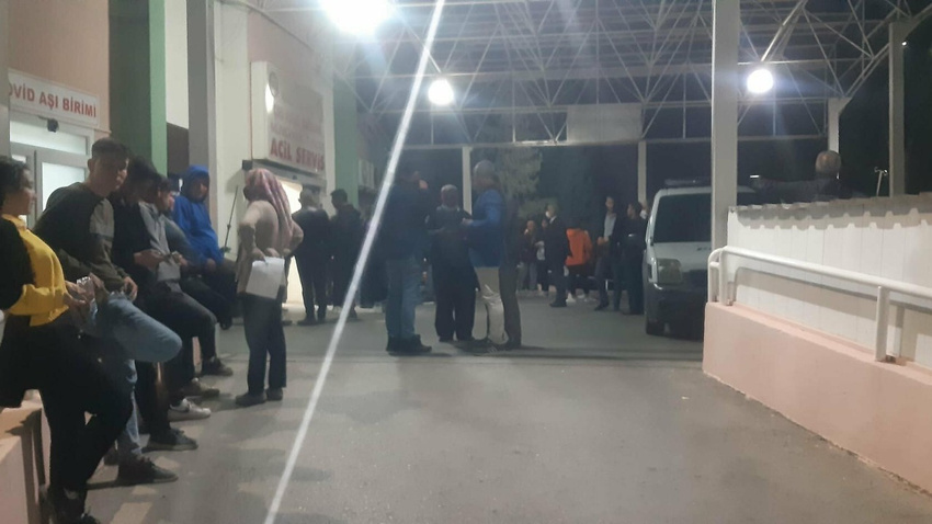 106 öğrenci zehirlenerek hastaneye kaldırıldı. İl MEM Soruşturma Başlattı.