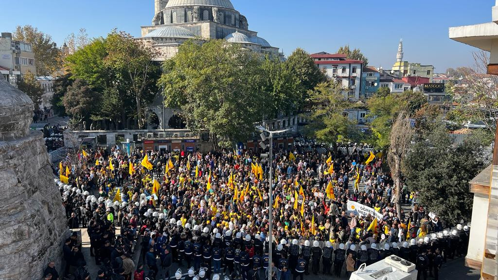 Öğretmenler iş bıraktı, davulcu ve zurnacı gözaltına alındı..