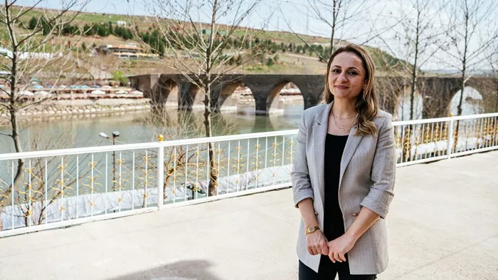 “Açılın ben öğretmenim” dedi, gençlerin hayatını değiştirdi