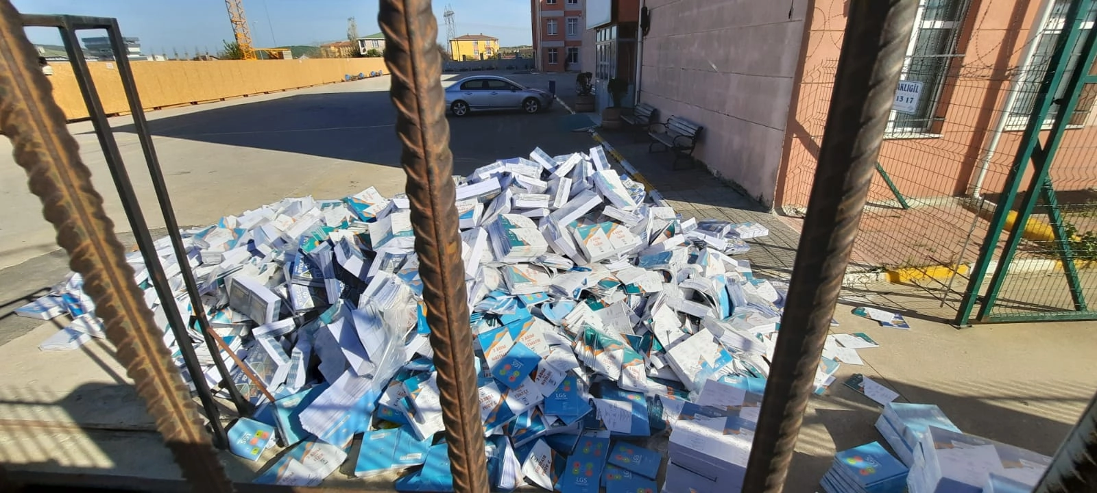 İstanbul’da Ders Kitapları Hiç Kullanılmadan Hurdaya Satılıyor