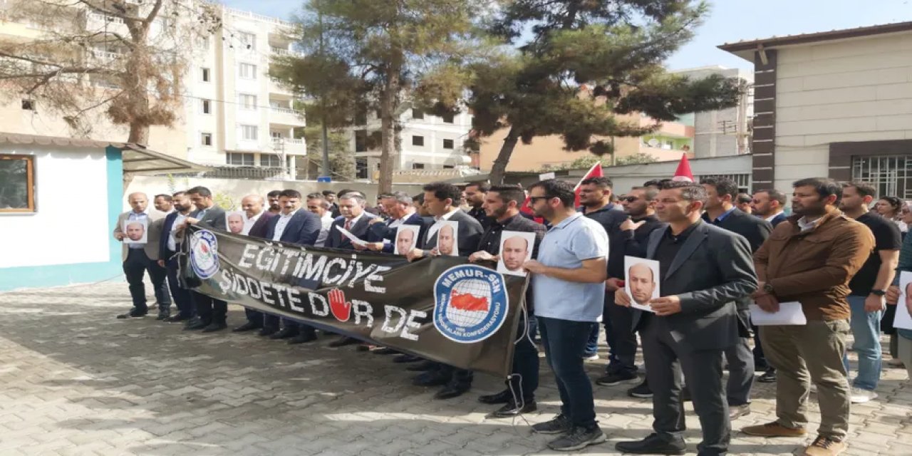 Öğretmene şiddete karşı yürüyüş yapıldı:'24 Kasım'da Yasal Düzenleme Gelmeli'