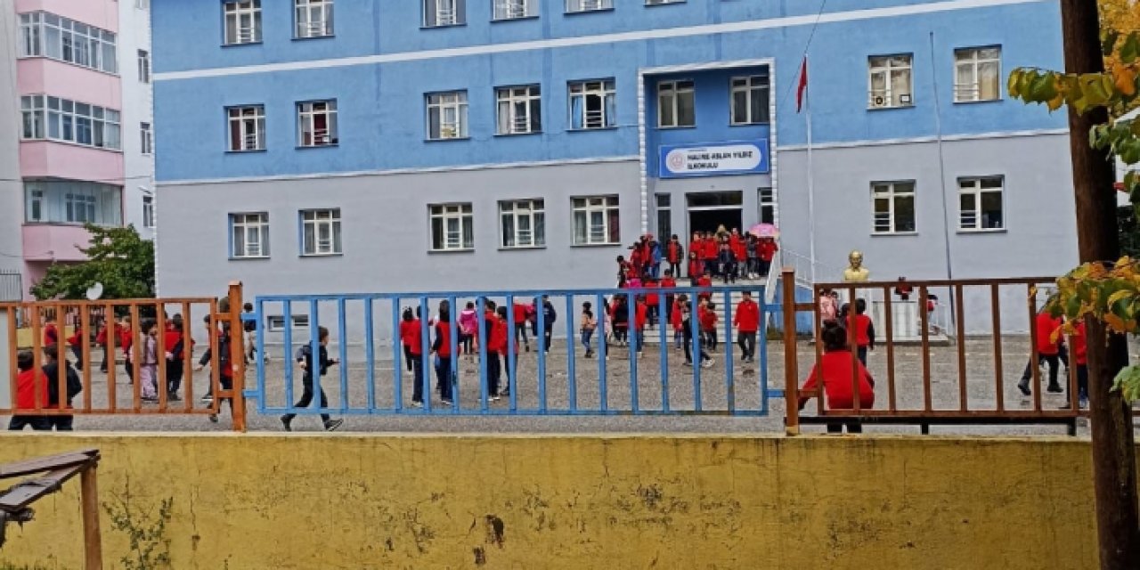 Milli Yasa Uymayan Okula Veliler Tepki Gösterdi!