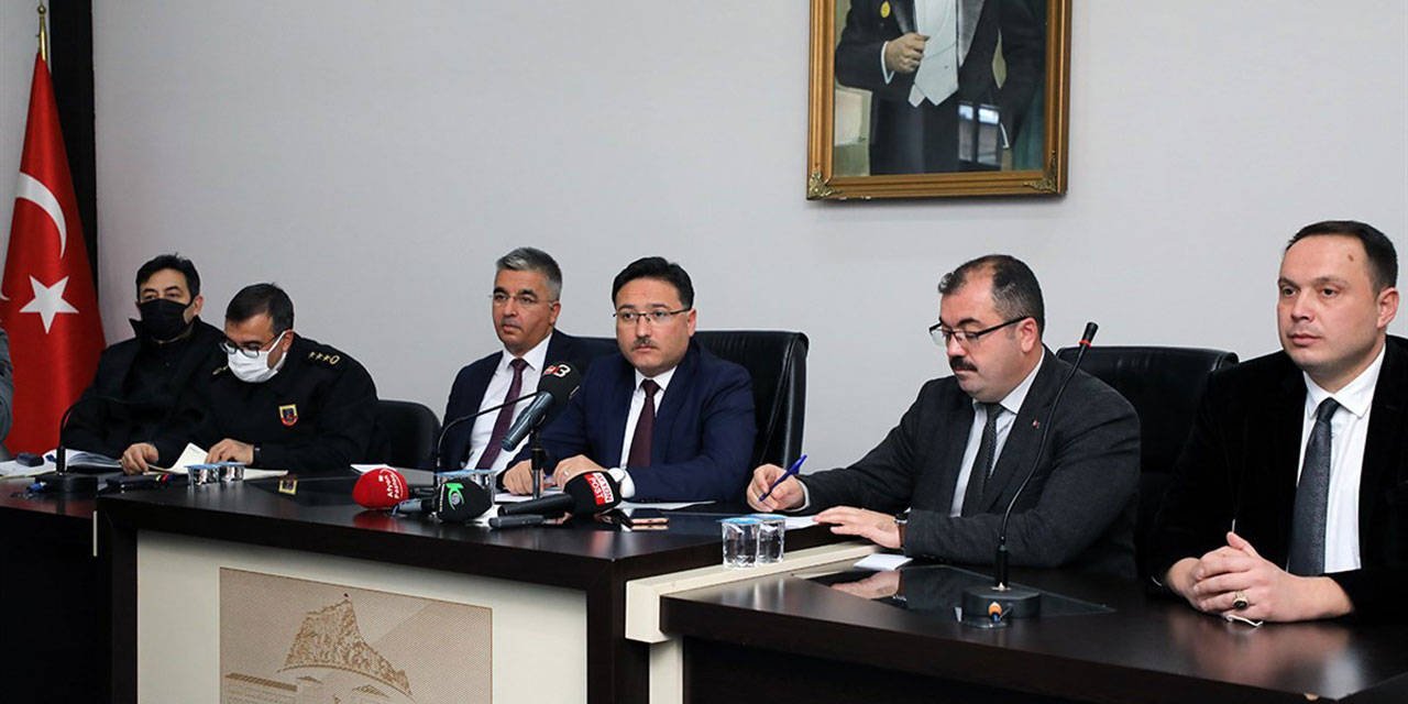 Valiliğin ortasında öğretmene dayak