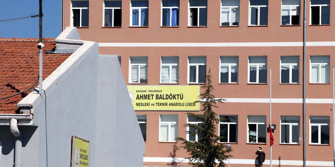 Okulda zehirlenme şüphesi: 39 öğrenci hastaneye kaldırıldı