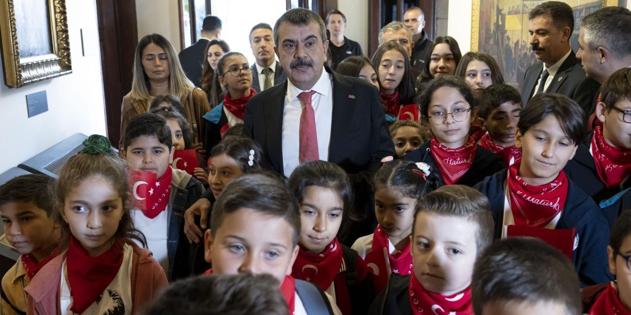 MEB Bakanı Yusuf Tekin Öğrencilerle Birinci Meclisi Ziyaret Etti