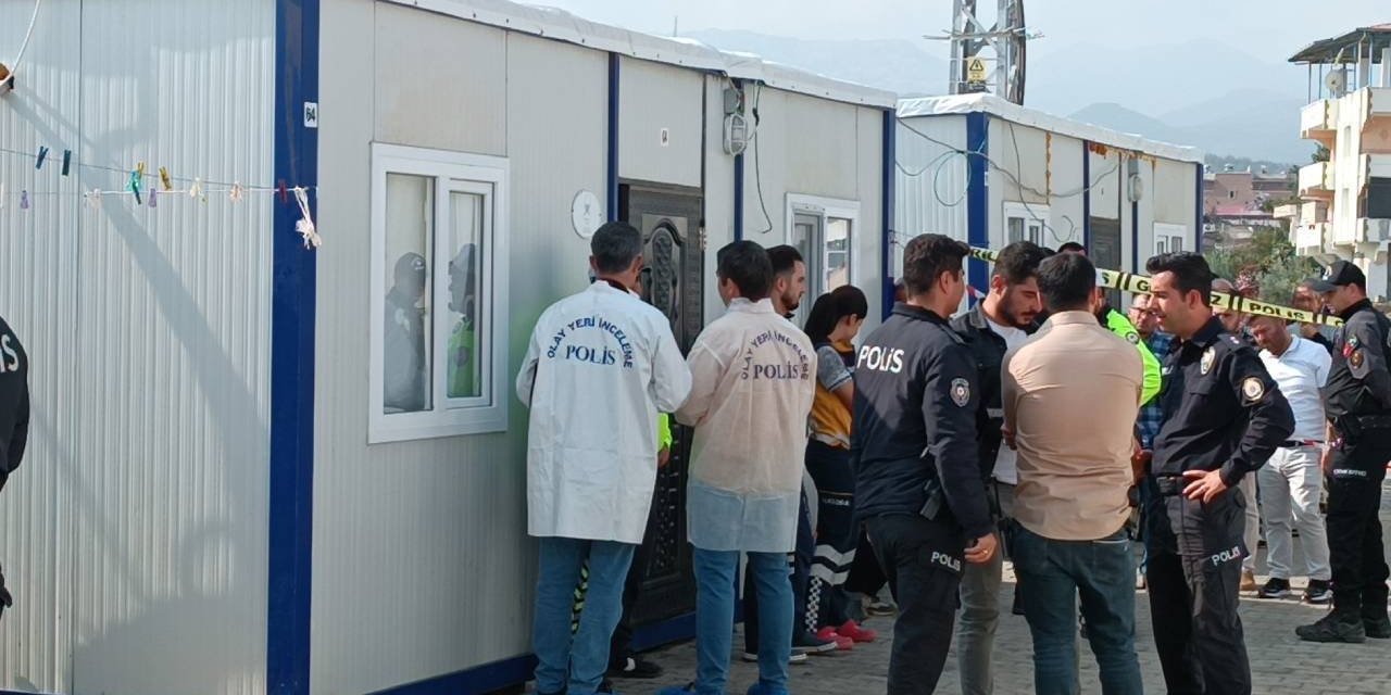 Depremzede öğretmen yalnız yaşadığı konteynerde ölü bulundu