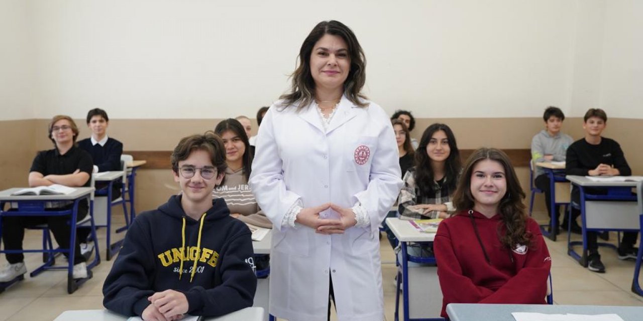 MEB'in 24 Kasımda öğretmenlere hediye edeceği önlük modelleri..