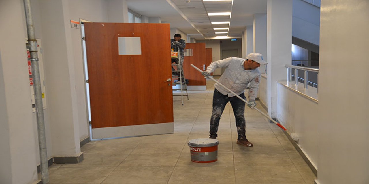 Öğretmenler Velilerle El Ele Vererek Okulun Bakımını Yaptı!