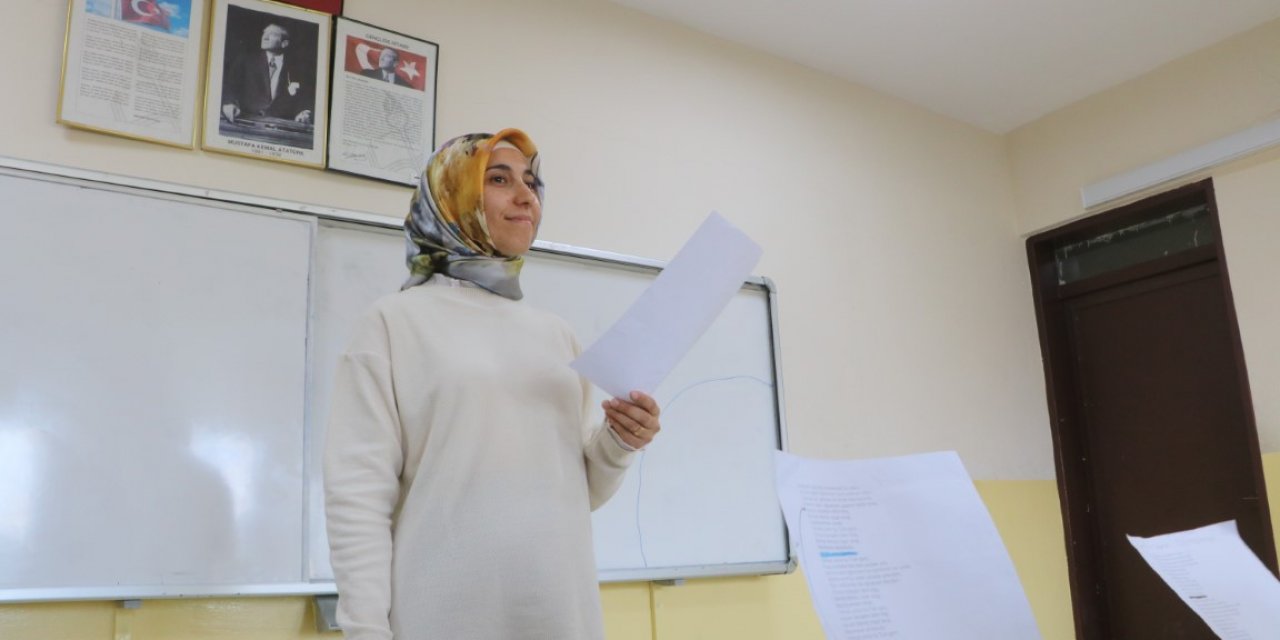 Depremde Eşini ve 3 Evladını Kaybeden Zeynep Öğretmen Hayata Öğrencileriyle Tutundu!