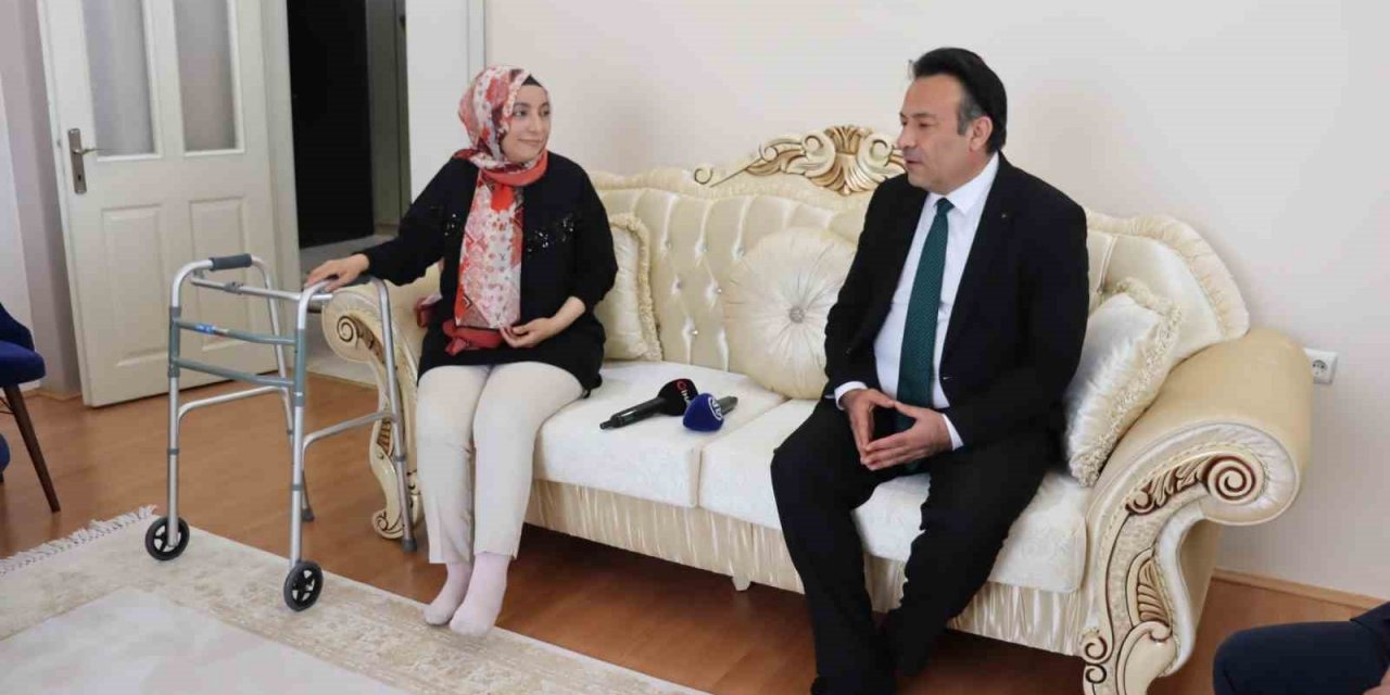 Milli Eğitim Müdürlüğünden Kazazede Öğretmene Öğretmenler Günü Sürprizi!