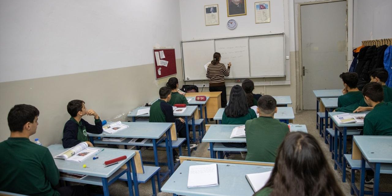 Okulda Temizlik Görevlisiyken Öğretmen Oldu!