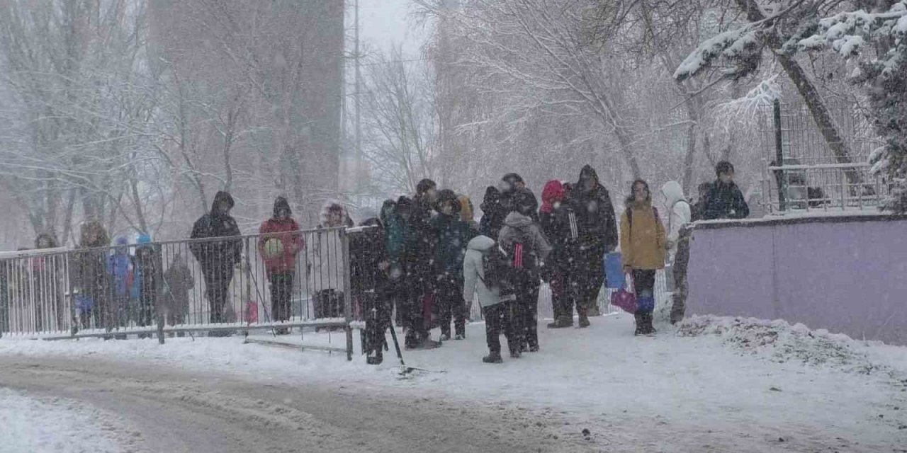 Öğrenciler Okuldan Eve Dönerken Güçlük Yaşadı!