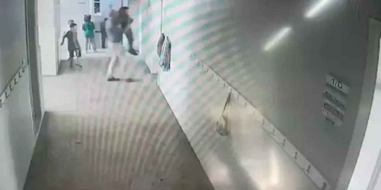 Skandal Görüntü! Müdür Yardımcısı Birinci Sınıf Öğrencisini Havaya Kaldırıp Fırlattı!