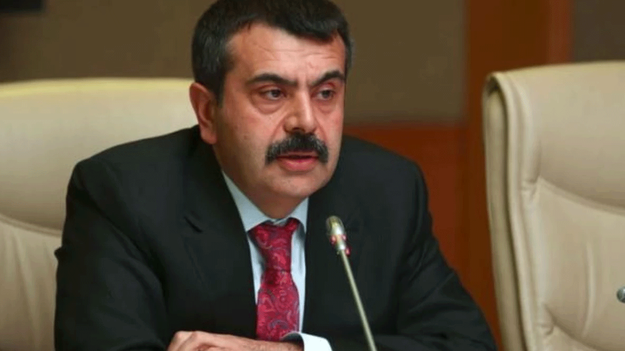 MEB’den, Türkçe dersinde yeni müfredat değişikliği açıklaması geldi. Peki, Türkçe dersi öğretmenlerine ne şekilde yansıyacak?