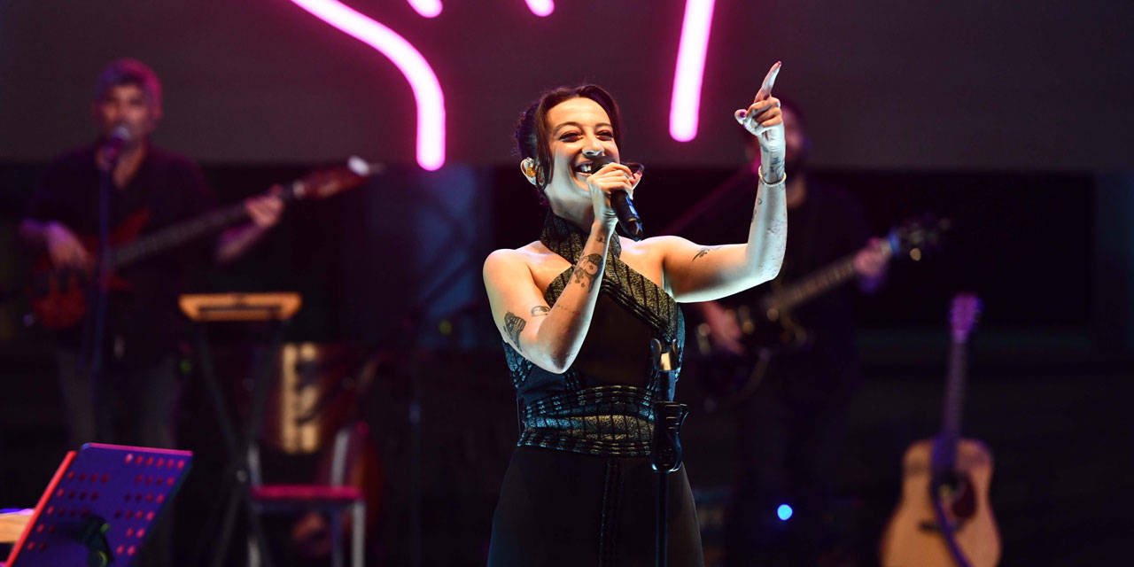 Öğretmenlere Özel Konseri Beklettikten Sonra İptal Etmişti. Yapım Şirketi Bakın Ne Karar Aldı?