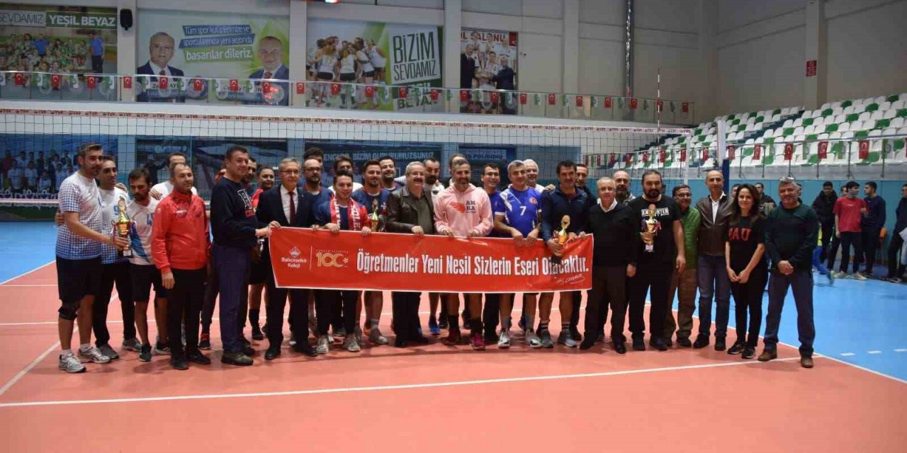 Öğretmenler Turnuvada Ter Döktü