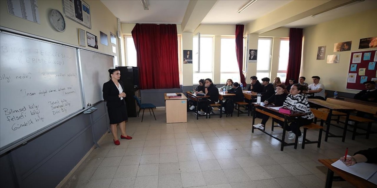 Sınıfta Kalbi Duran Öğrenciyi, Öğretmen Kalp Masajıyla Hayata Döndürdü