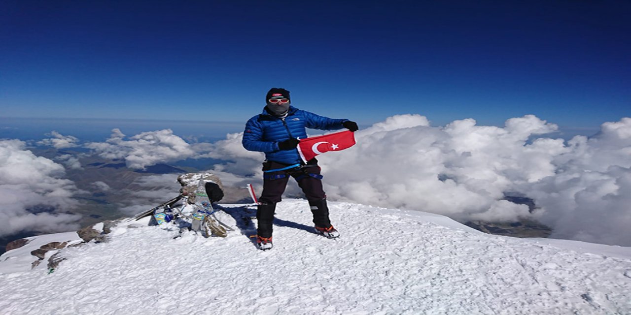 Beden eğitimi öğretmeni 30 yıldır dağlarda zirve yapıyor