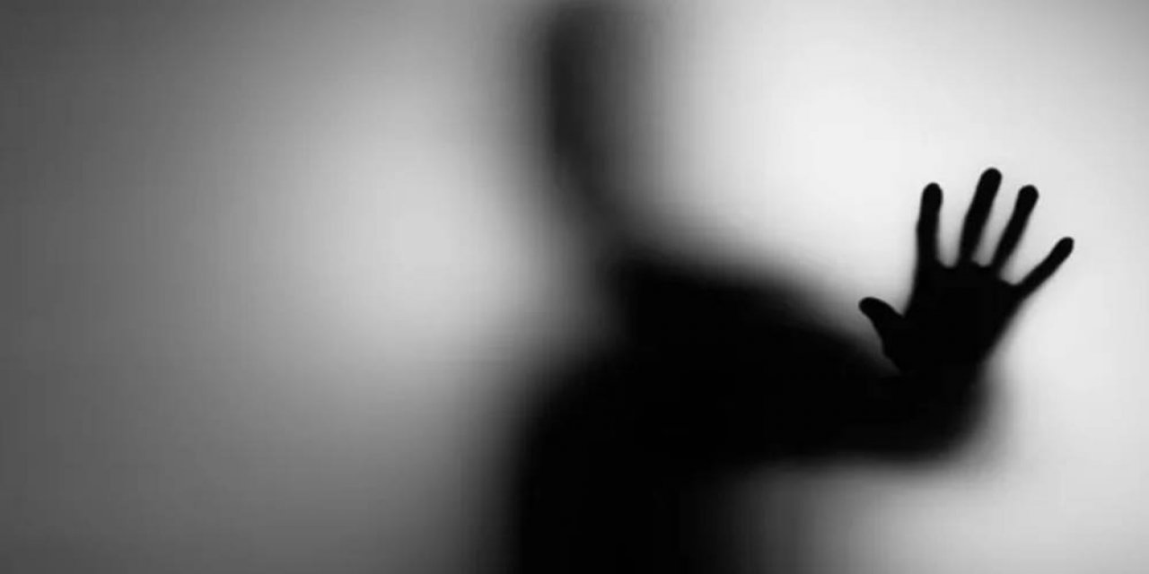 Öğretmen öğrencisiyle arabada cinsel birliktelik yaşarken veli tarafından basıldı!