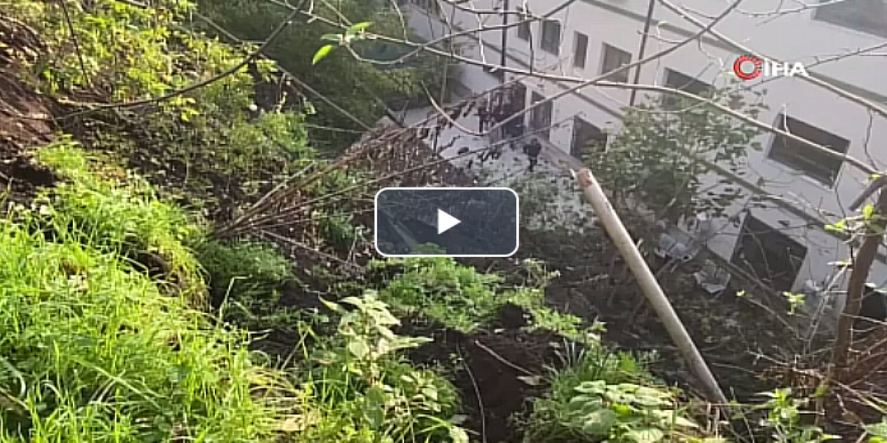 Milli Eğitim Müdürlüğü'nün bahçesine istinat duvarı çöktü