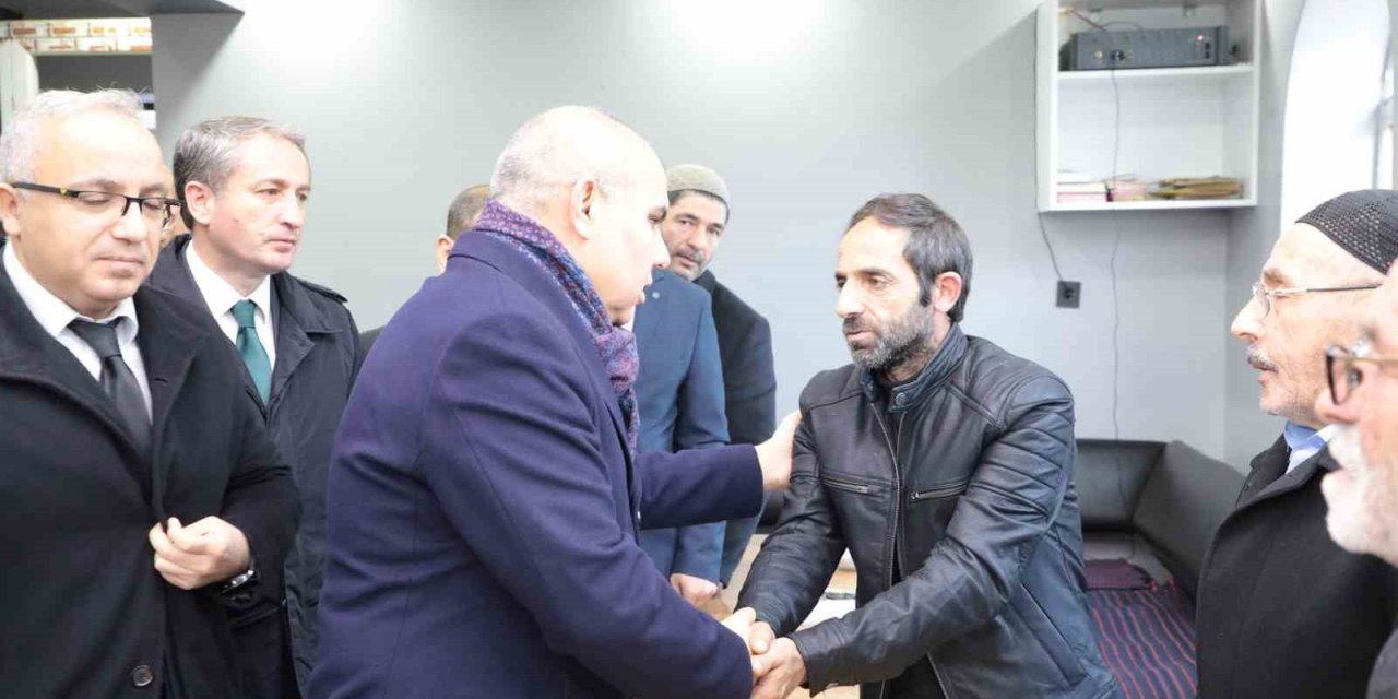 Servis minibüsü ile kamyonet çarpıştı: Lise öğrencisi hayatını kaybetti