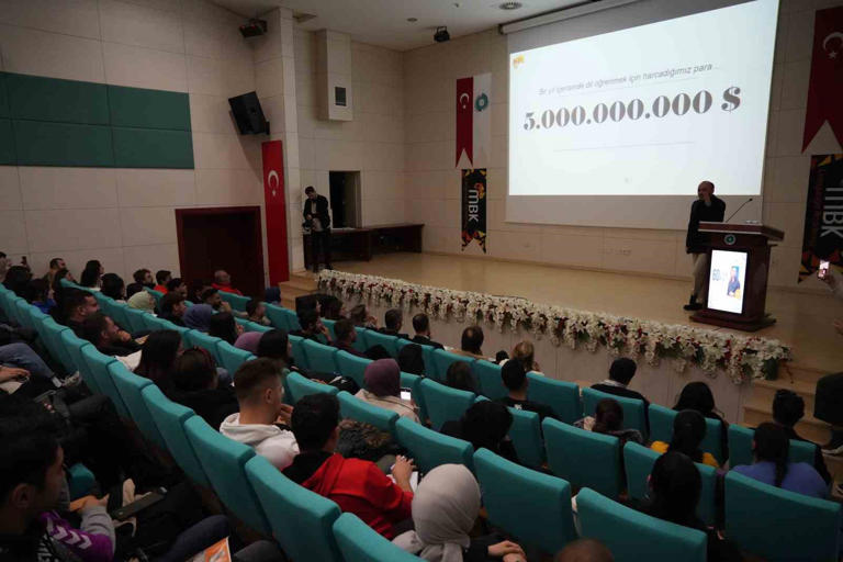 İngilizce en kolay öğrenilebilen ana dil! Öğretmen Murat Büyükkaya açıklıyor!