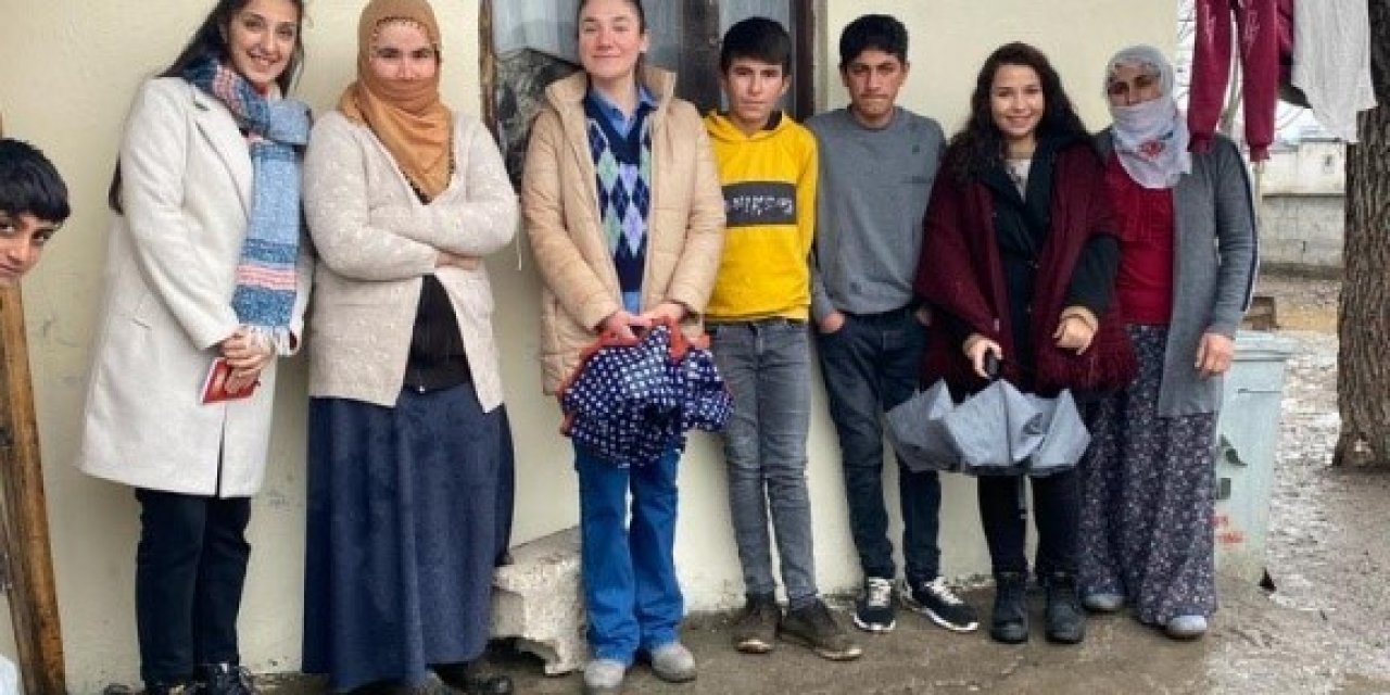 Gönüllü Öğretmenler Köy Köy Gezerek Çocukları Okula Kazandırıyor