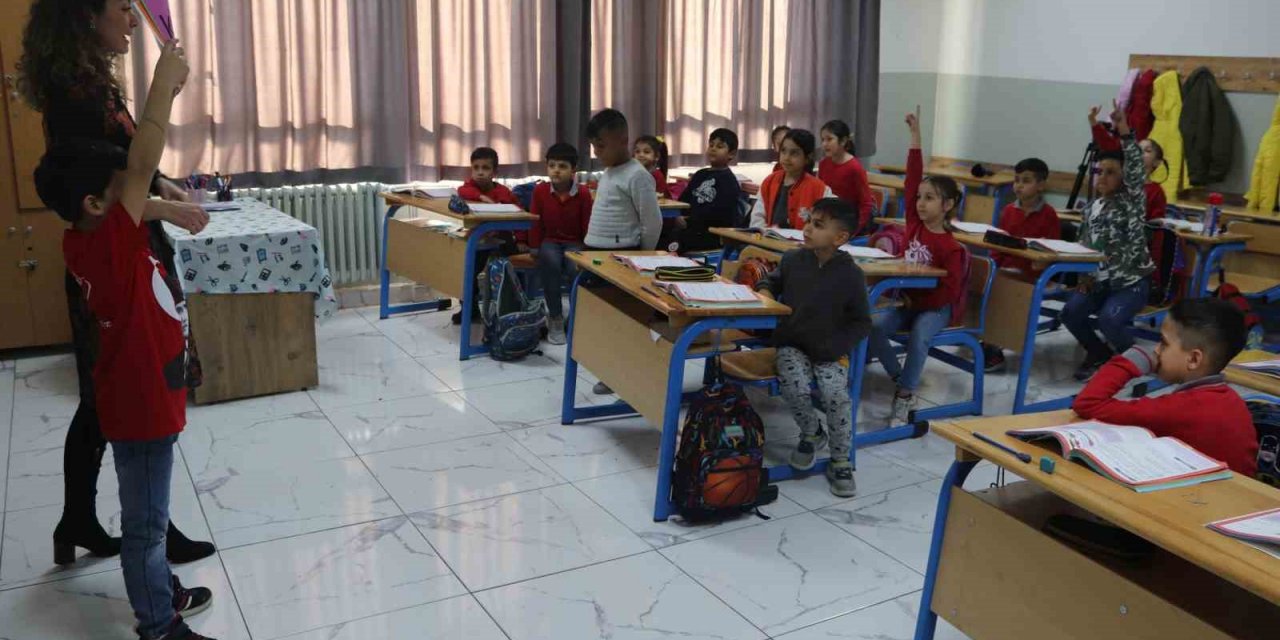 ‘Dilimizin Zenginlikleri’ projesi İzmir’de hayat buldu