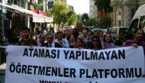 Ataması yapılmayan öğretmenlerden MEB önünde eylem