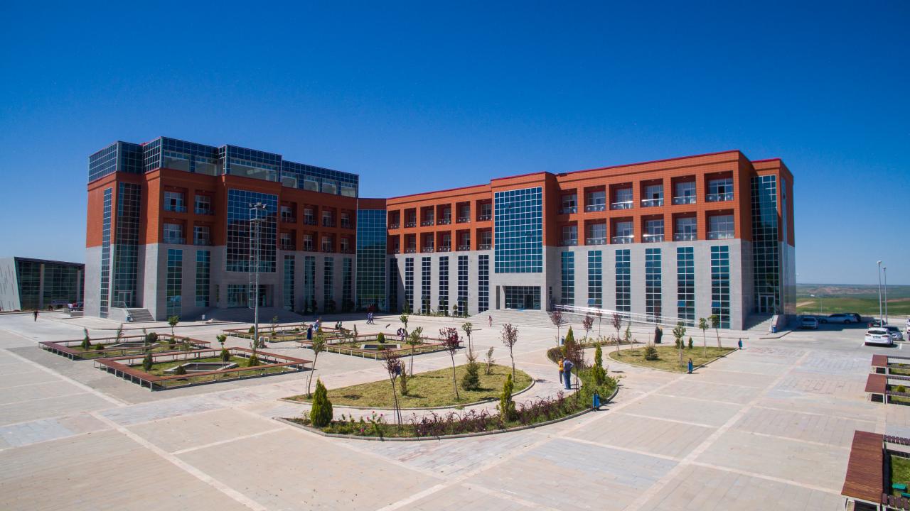 Batman Üniversitesi yeni öğretim üyesi ve elemanı alımlarını başlattı!