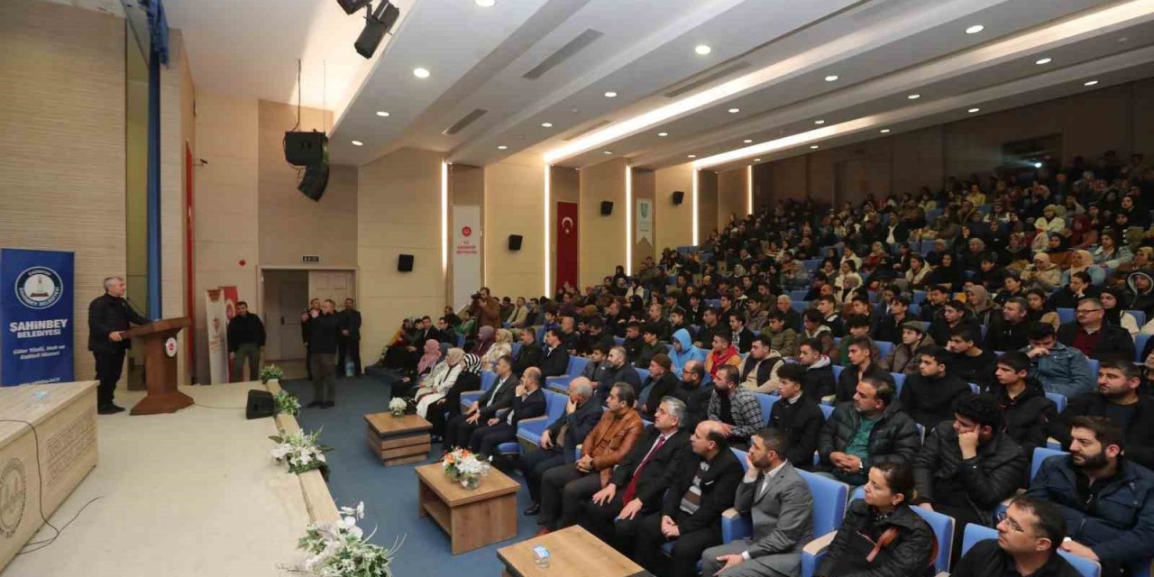 Belediye 174 öğrenciyi Umreye gönderiyor