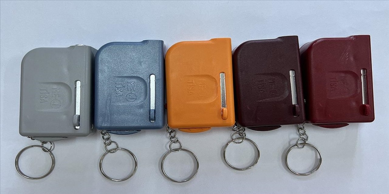 Lise öğrencilerinden anahtarlık şeklinde "deprem kiti"