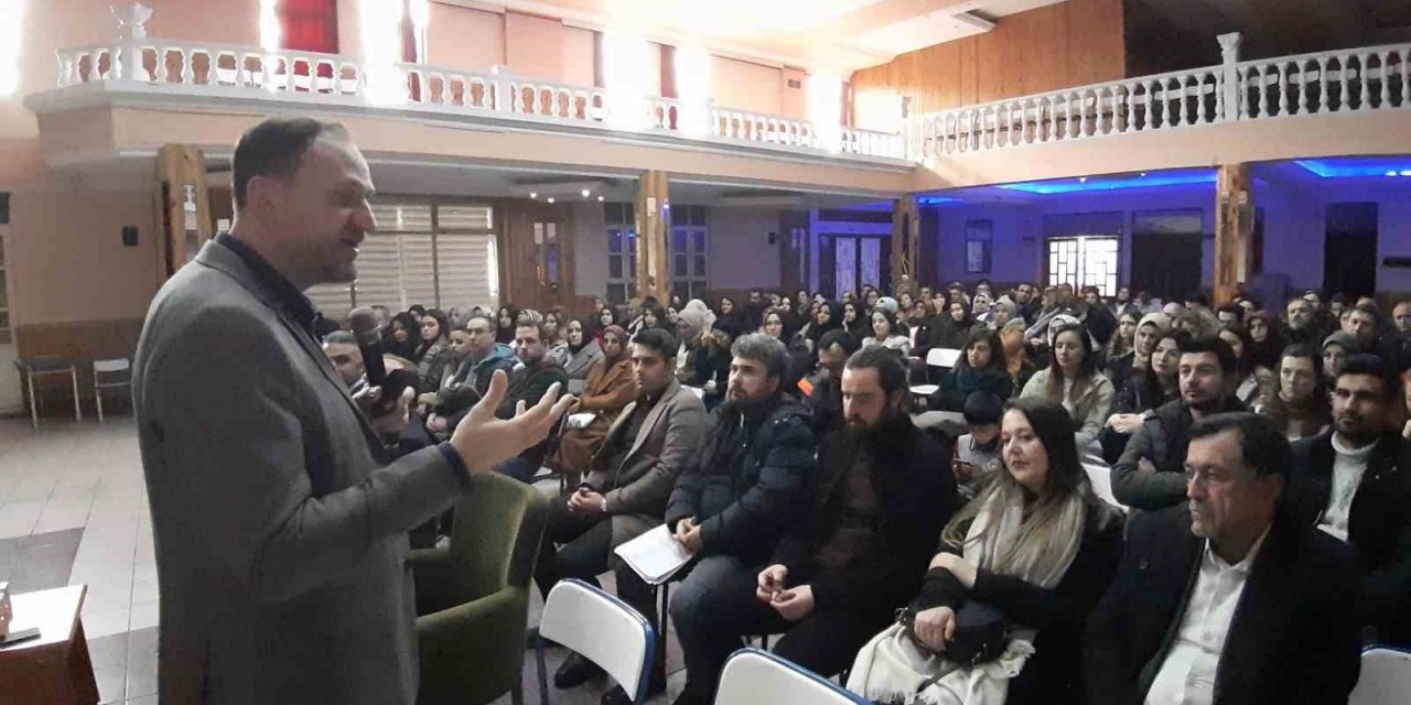Öğretmenlere özel seminer: İlçedeki tüm öğretmenler katıldı