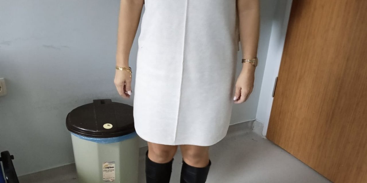 Okul Müdürü,Öğretmenin Giymiş Olduğu Bu Kıyafeti Uygunsuz Buldu.