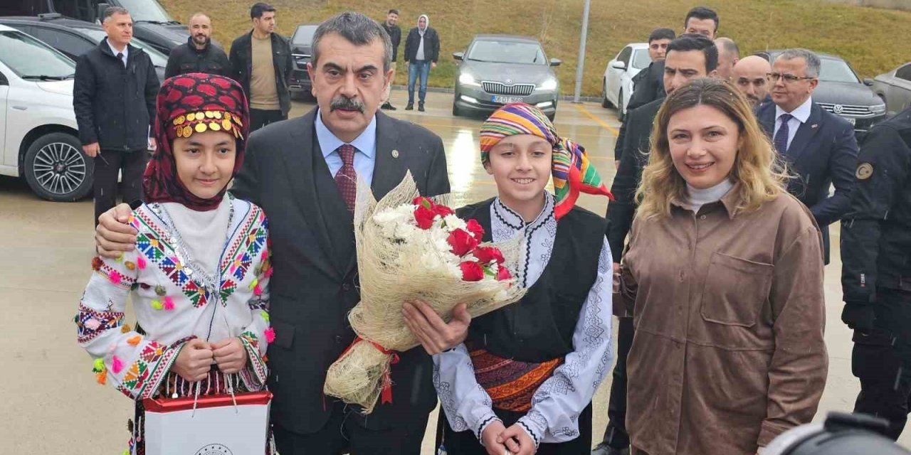 Bakan Tekin: “Sanat eğitimi küçük yaşlara indirilecek”