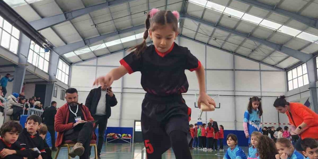 Geleneksel çocuk oyunları heyecanlı yarışmalara sahne oldu