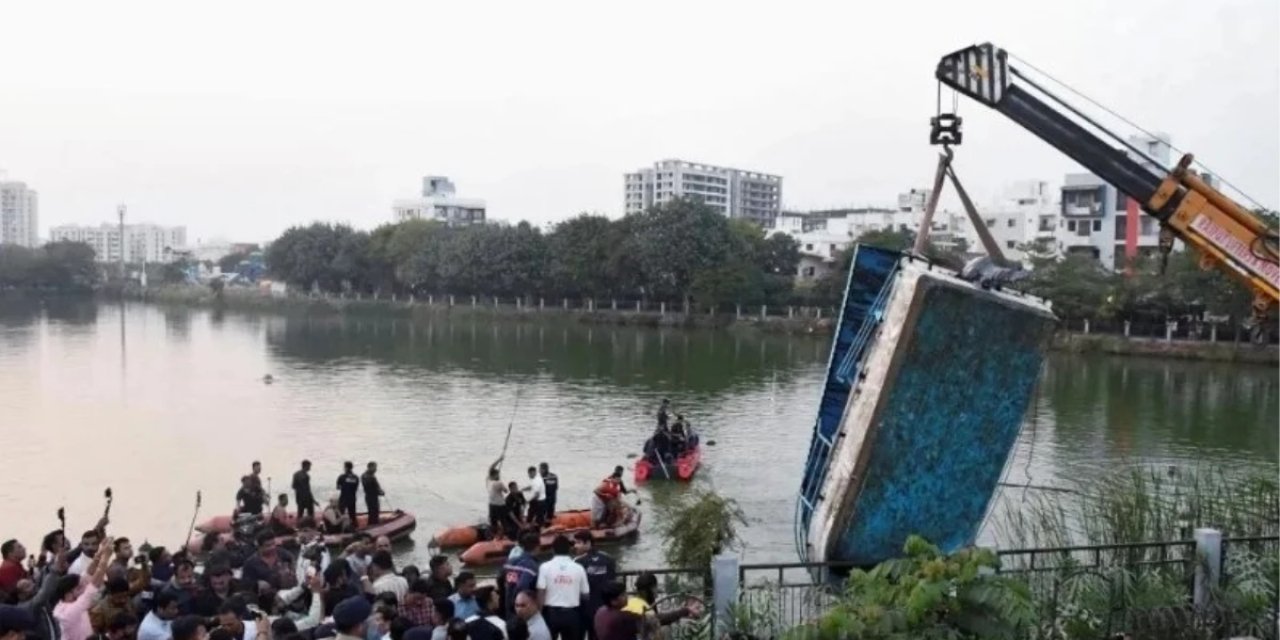 Öğretmen ve öğrencileri taşıyan tekne alabora oldu: 14 ölü