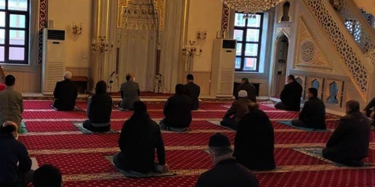 Eğitim İş, ‘Cuma Namazı İzni’nin iptal edilmesi istemiyle açtığı davayı kaybetti.