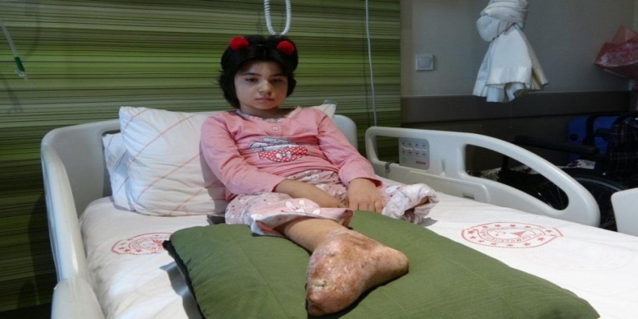 Depremde ayaklarını kaybeden Aysima'nın tek isteği ''öğretmen''