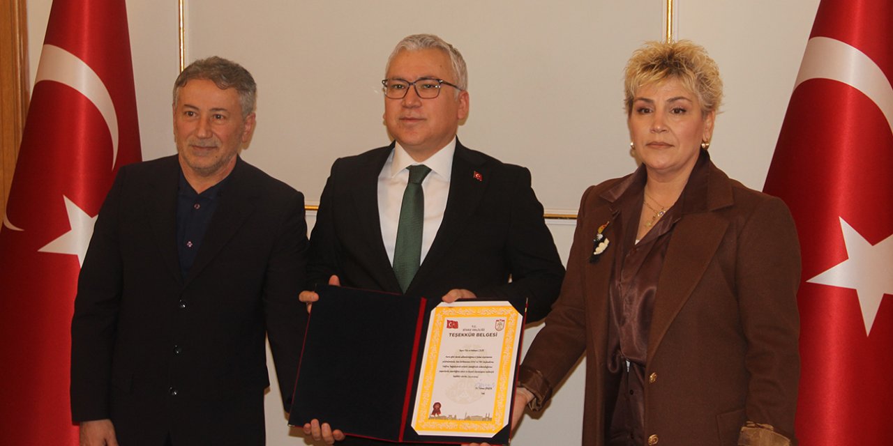 Emekli olan öğretmen çiftten örnek davranış!