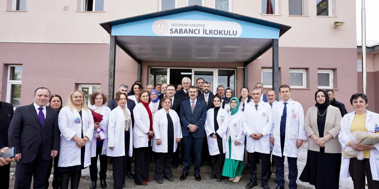 Bakan Tekin, Erzurum'da öğretmenler ile bir araya geldi