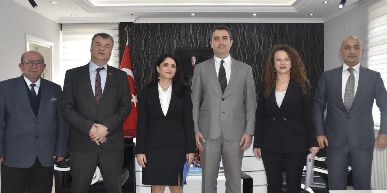 Kaymakam'dan öğretmenlere başarı belgesi